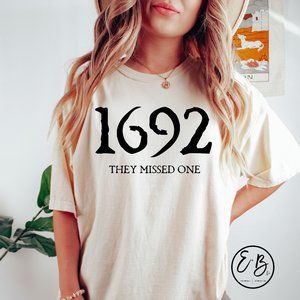 NEW Salem 1692 Halloween Comfort Colors Graphic Fall Vintage Inspired Tee Shirt